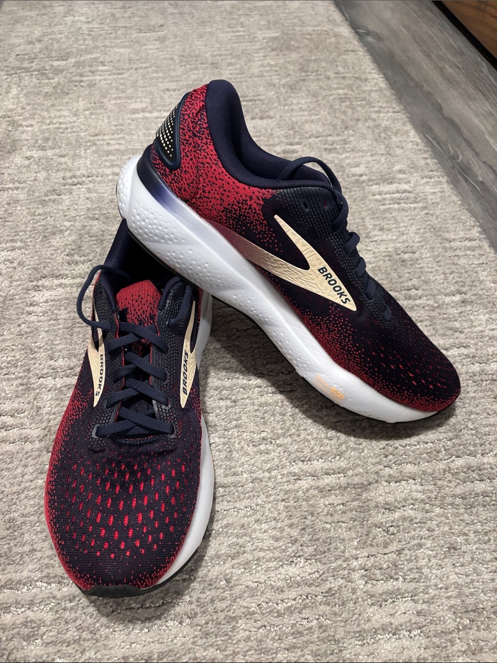 Brooks Running Shoes - Navy & Red with Cream Accent size 11